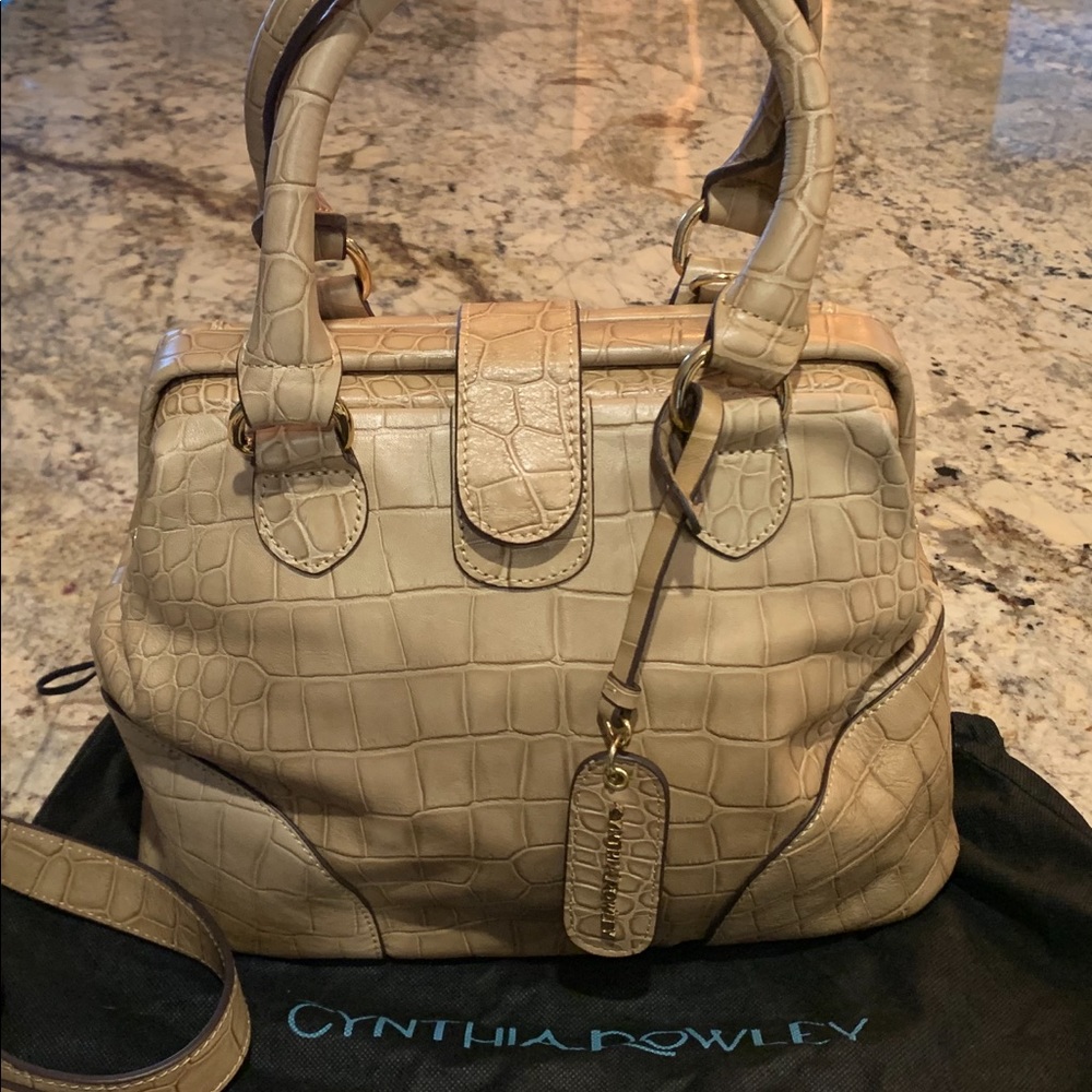 New never carried tan/beige/taupe sachel